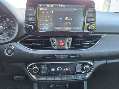 Used 2020 Hyundai Elantra GT w/ Style Package 02 FWD image 10