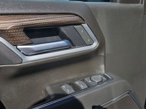 Used 2025 Chevrolet Silverado 2500 LT w/ Convenience Package image 12