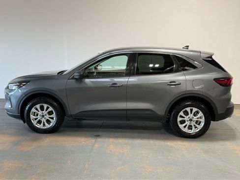 Used 2024 Ford Escape Active AWD/4WD image 2