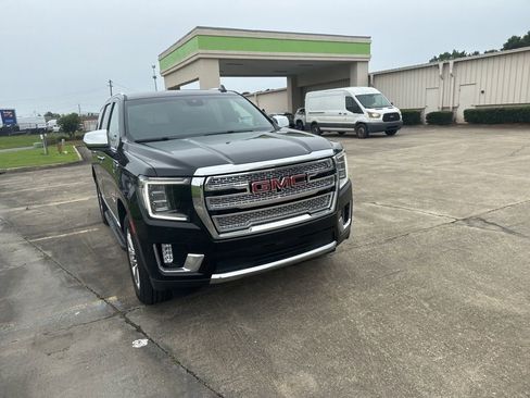 Used 2023 GMC Yukon SLT AWD/4WD image 2
