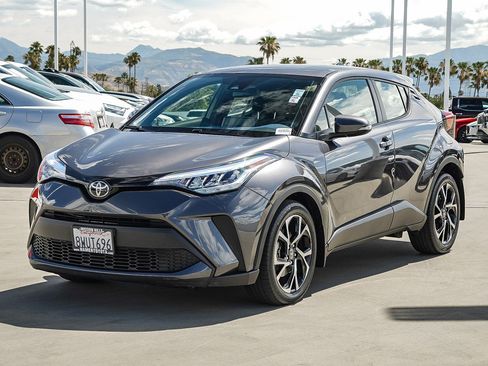 Certified 2021 Toyota C-HR XLE FWD image 3
