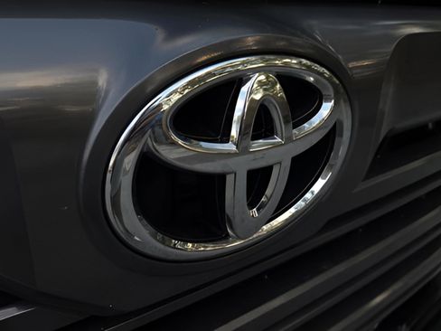 Used 2025 Toyota Tundra Limited image 20