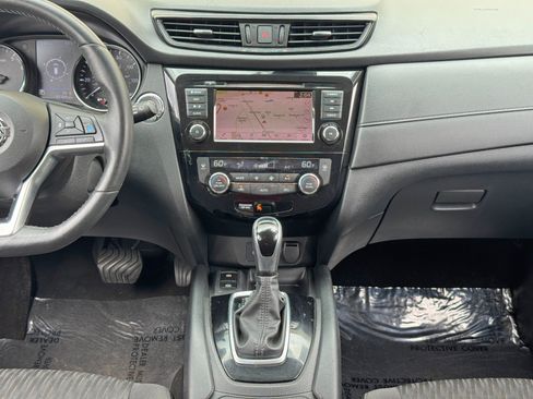 Used 2019 Nissan Rogue SV w/ Premium Package AWD/4WD image 24