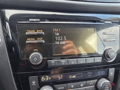 Used 2017 Nissan Rogue SV FWD image 15