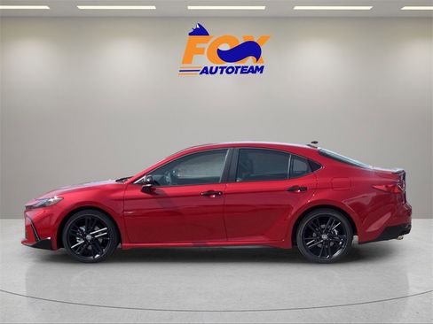 New 2026 Toyota Camry Hybrid image 2