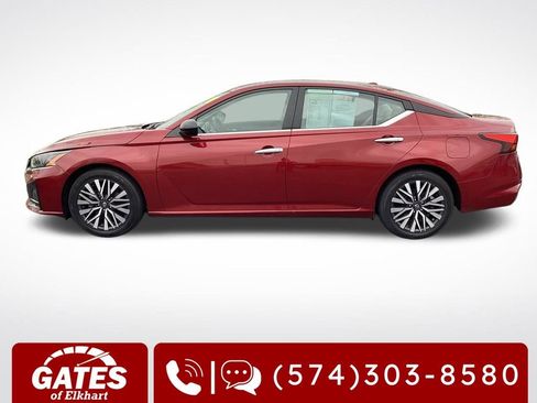 Used 2025 Nissan Altima 2.5 SV FWD image 6