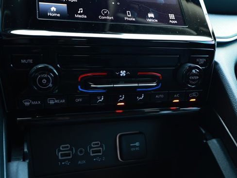 Used 2024 Jeep Grand Cherokee Laredo X w/ Trailer Tow Package image 19