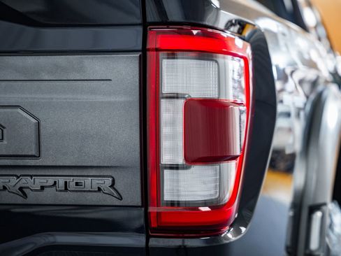 Certified 2022 Ford F150 Raptor w/ Raptor 37 Performance Package image 19