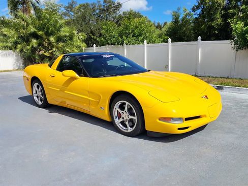 Used 2004 Chevrolet Corvette Coupe w/ Preferred Equipment Group RWD image 10