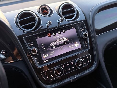 Used 2019 Bentley Bentayga AWD/4WD image 53
