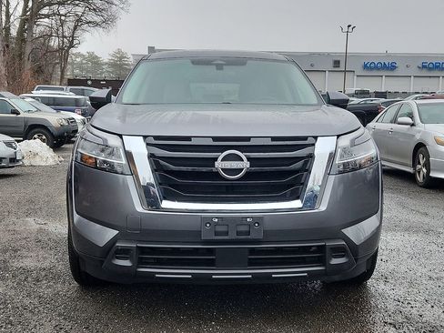 Used 2022 Nissan Pathfinder SV image 2
