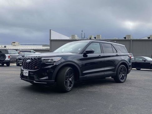 Certified 2025 Ford Explorer ST image 8