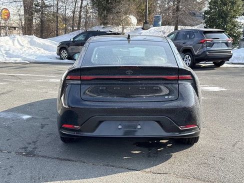 Used 2025 Toyota Prius XLE image 3