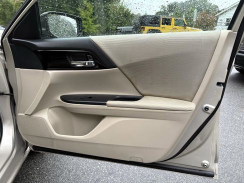 Used 2017 Honda Accord LX image 16