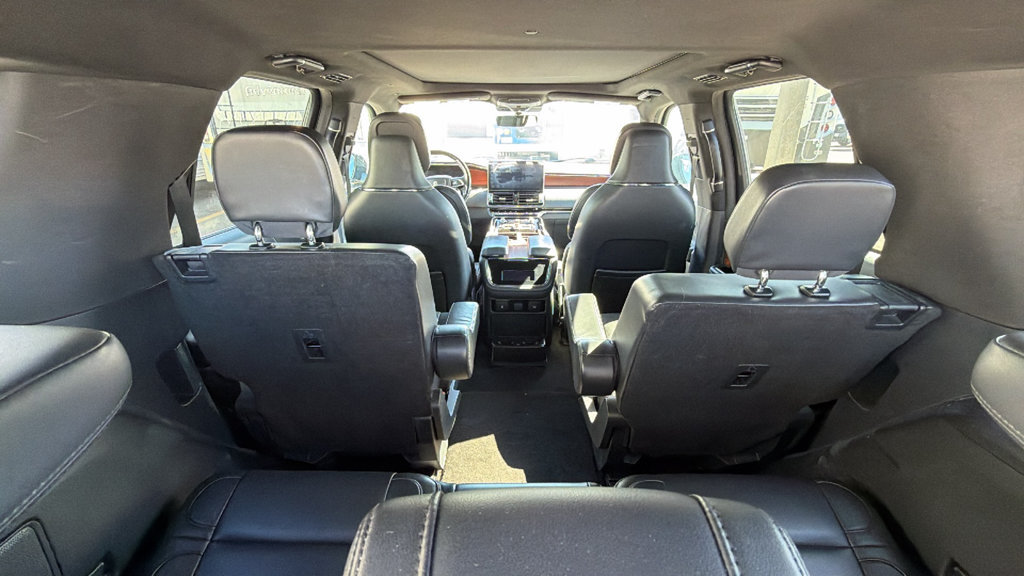 Used 2023 Lincoln Navigator Reserve RWD image 13