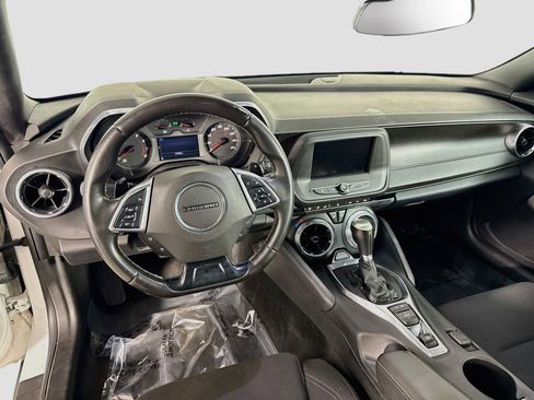 Used 2020 Chevrolet Camaro LT RWD image 17
