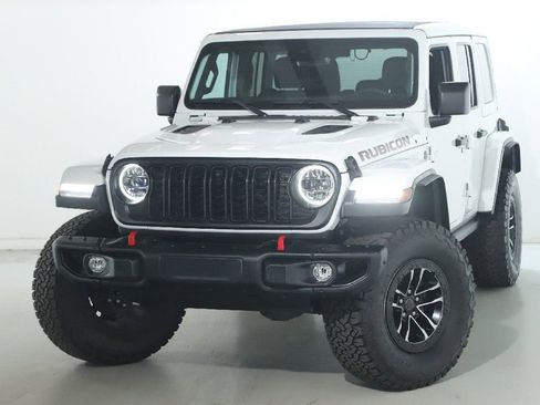 Used 2024 Jeep Wrangler Unlimited Rubicon image 3