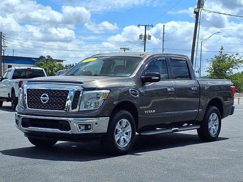 Used 2017 Nissan Titan SV image 1