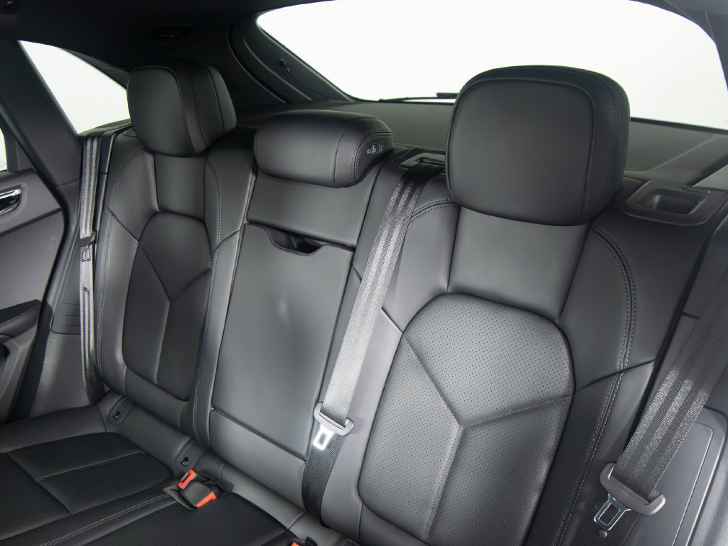 Certified 2026 Porsche Macan S AWD/4WD image 40
