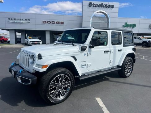 Used 2023 Jeep Wrangler Unlimited Sahara AWD/4WD image 2