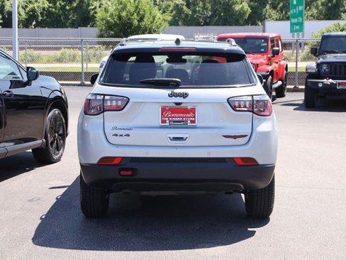 Used 2025 Jeep Compass Trailhawk AWD/4WD image 6