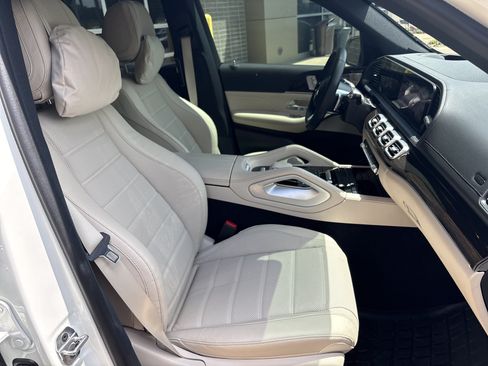 Used 2025 Mercedes-Benz GLS 450 4MATIC image 33