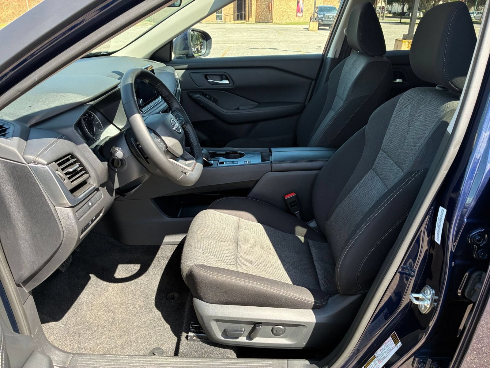 Used 2026 Nissan Rogue SV FWD image 28