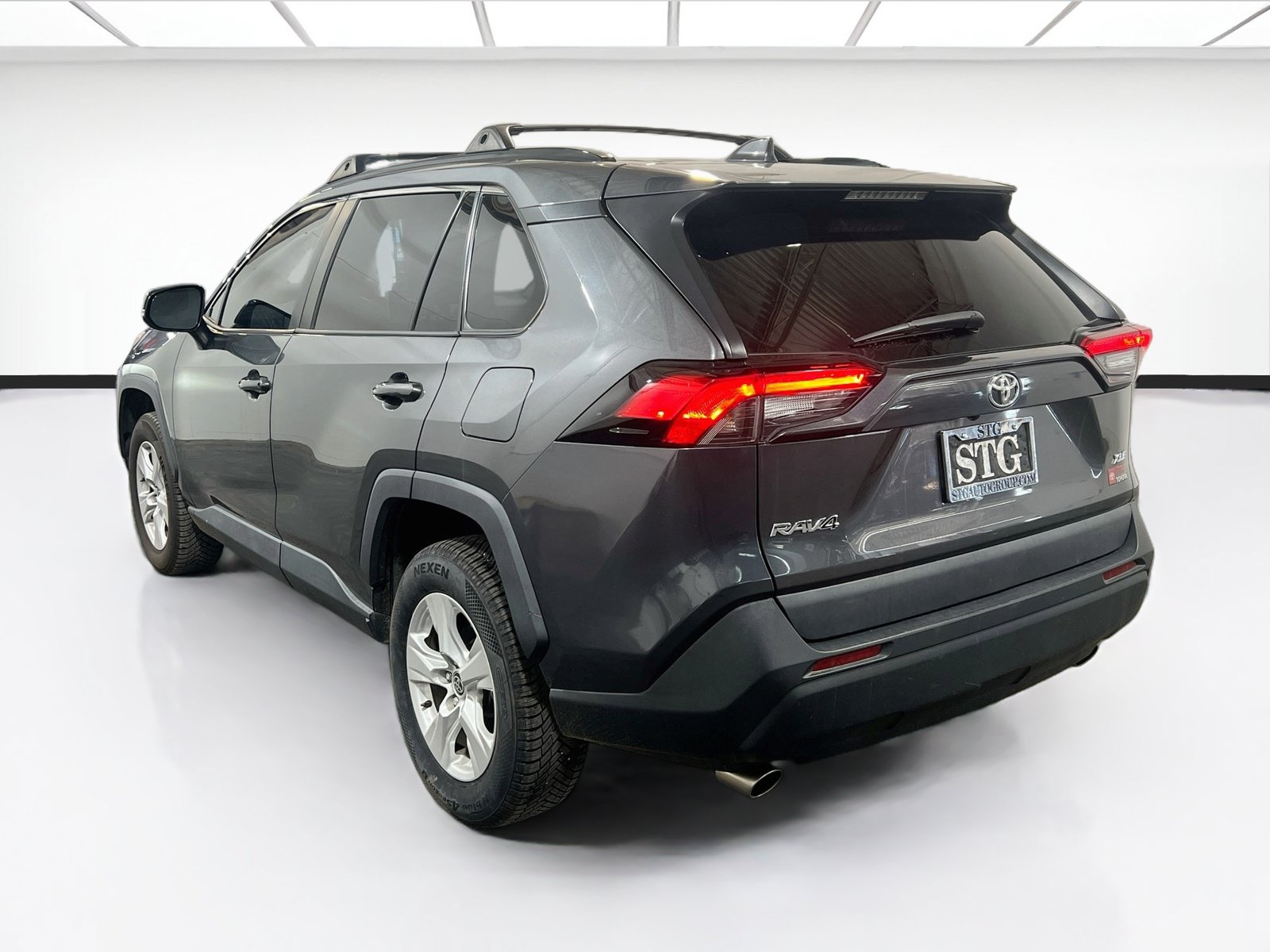 Used 2021 Toyota RAV4 XLE w/ Carpet Mat Package (TMS) FWD image 6