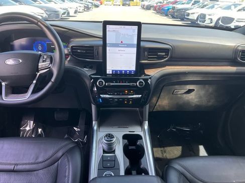 Used 2022 Ford Explorer Platinum w/ Technology Package AWD/4WD image 16