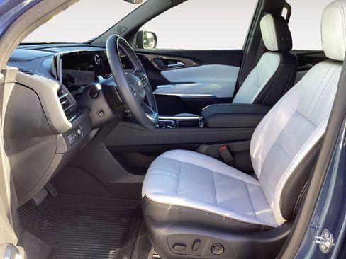 Used 2025 Chevrolet Traverse High Country image 29