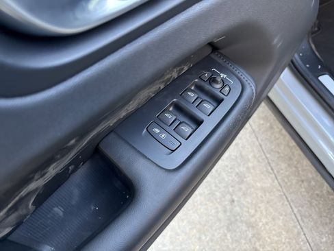 Used 2025 Volvo XC60 B5 Plus image 15