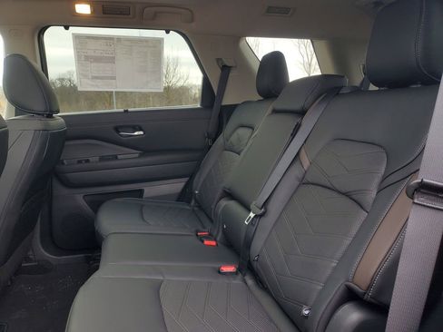 New 2025 Nissan Pathfinder Platinum w/ Cargo Package image 32