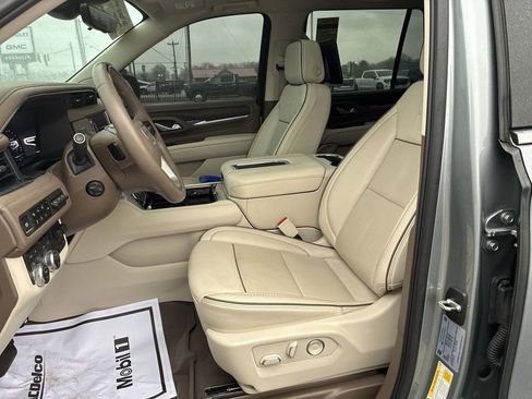 Used 2024 GMC Yukon Denali w/ Denali Reserve Package image 11