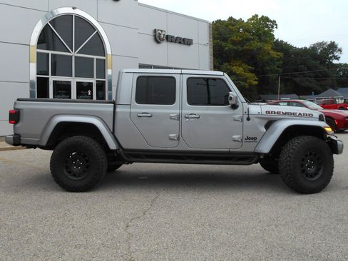 Used 2021 Jeep Gladiator Overland AWD/4WD image 8