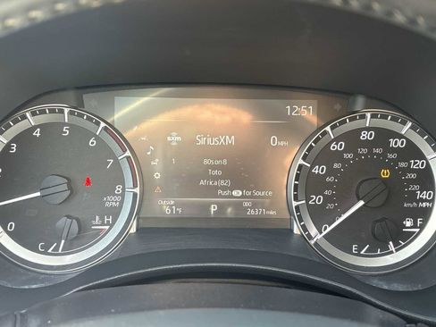 Used 2023 Toyota Highlander LE FWD image 12