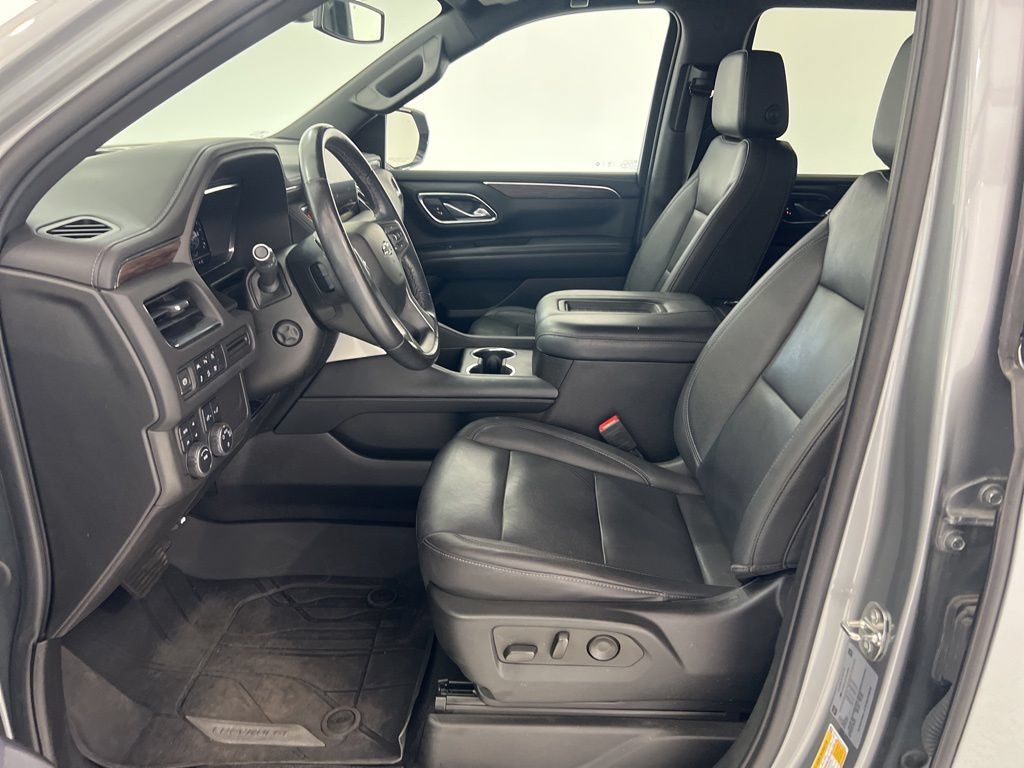 Used 2023 Chevrolet Tahoe Z71 w/ Luxury Package AWD/4WD image 18