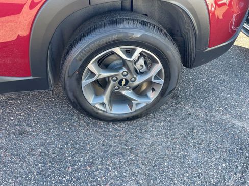 Used 2025 Chevrolet Trax LT image 29