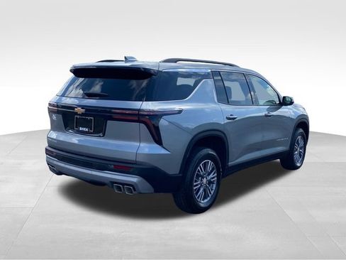 Used 2026 Chevrolet Traverse LT FWD image 3