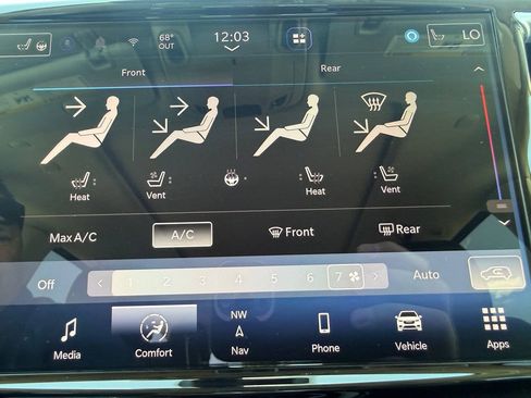 Used 2023 Chrysler Pacifica Limited FWD image 43