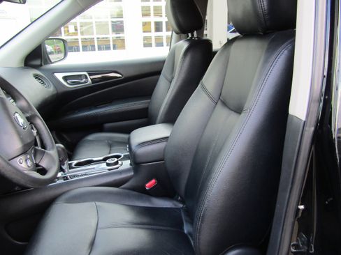 Used 2020 Nissan Pathfinder S AWD/4WD image 12