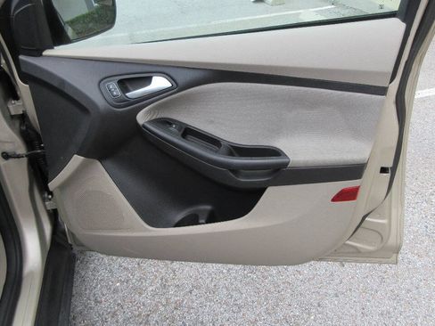 Used 2018 Ford Focus SE FWD image 26