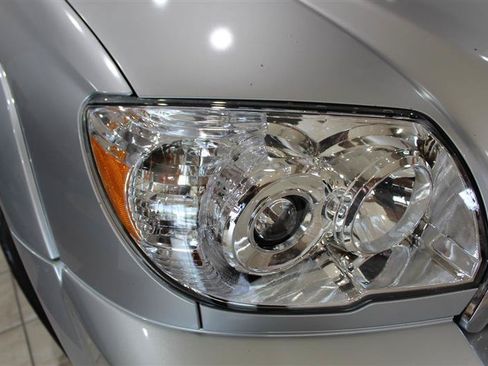 Used 2007 Toyota 4Runner SR5 AWD/4WD image 10