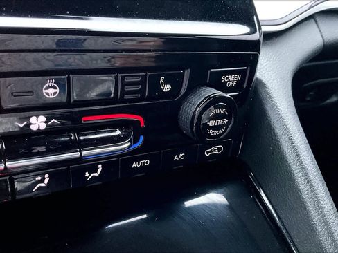 Used 2023 Jeep Grand Cherokee L Altitude image 30