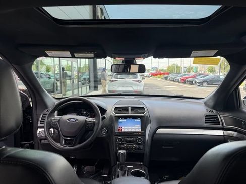 Certified 2018 Ford Explorer XLT w/ Equipment Group 202A AWD/4WD image 16