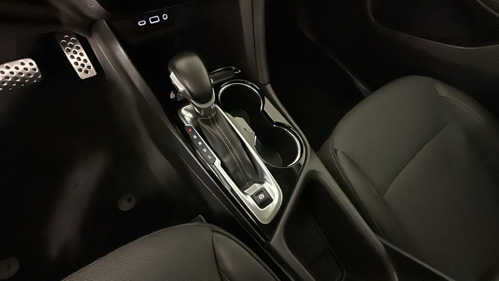 Used 2023 Buick Encore GX Select w/ Sport Touring Package FWD image 25