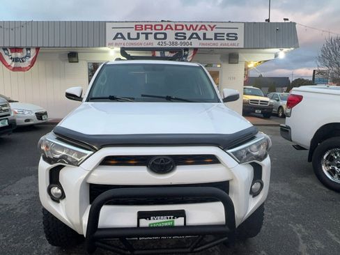 Used 2015 Toyota 4Runner SR5 image 2