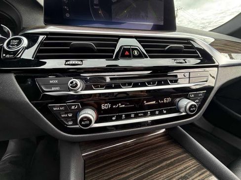 Used 2019 BMW 530i w/ Convenience Package image 24