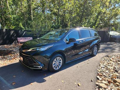 Used 2022 Toyota Sienna XLE