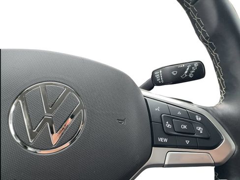 Used 2025 Volkswagen Atlas SE FWD image 38