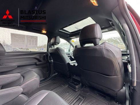 Used 2025 Toyota Sienna XSE w/ XSE Plus Package image 24